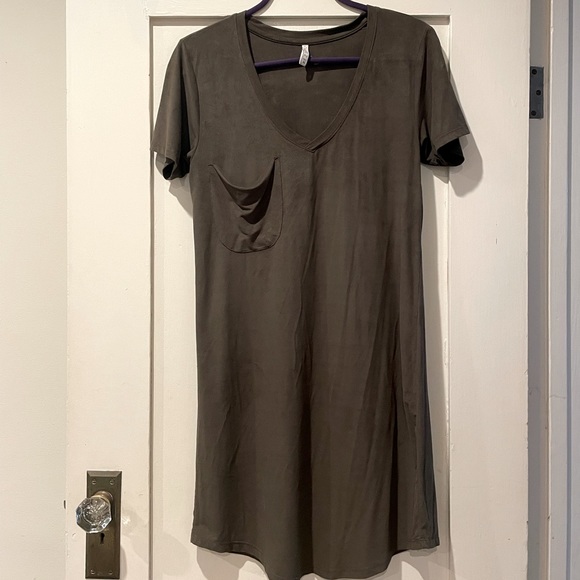 Z Supply suede army green t shirt dress w/ pocket - Picture 1 of 3
